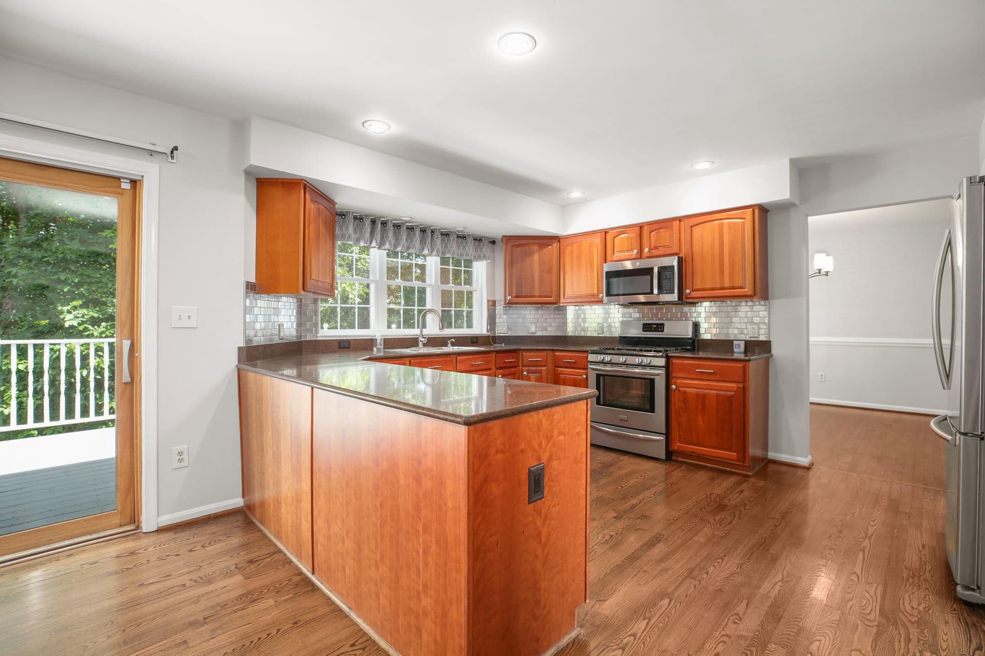 10205 N Hampton Ln photo 12