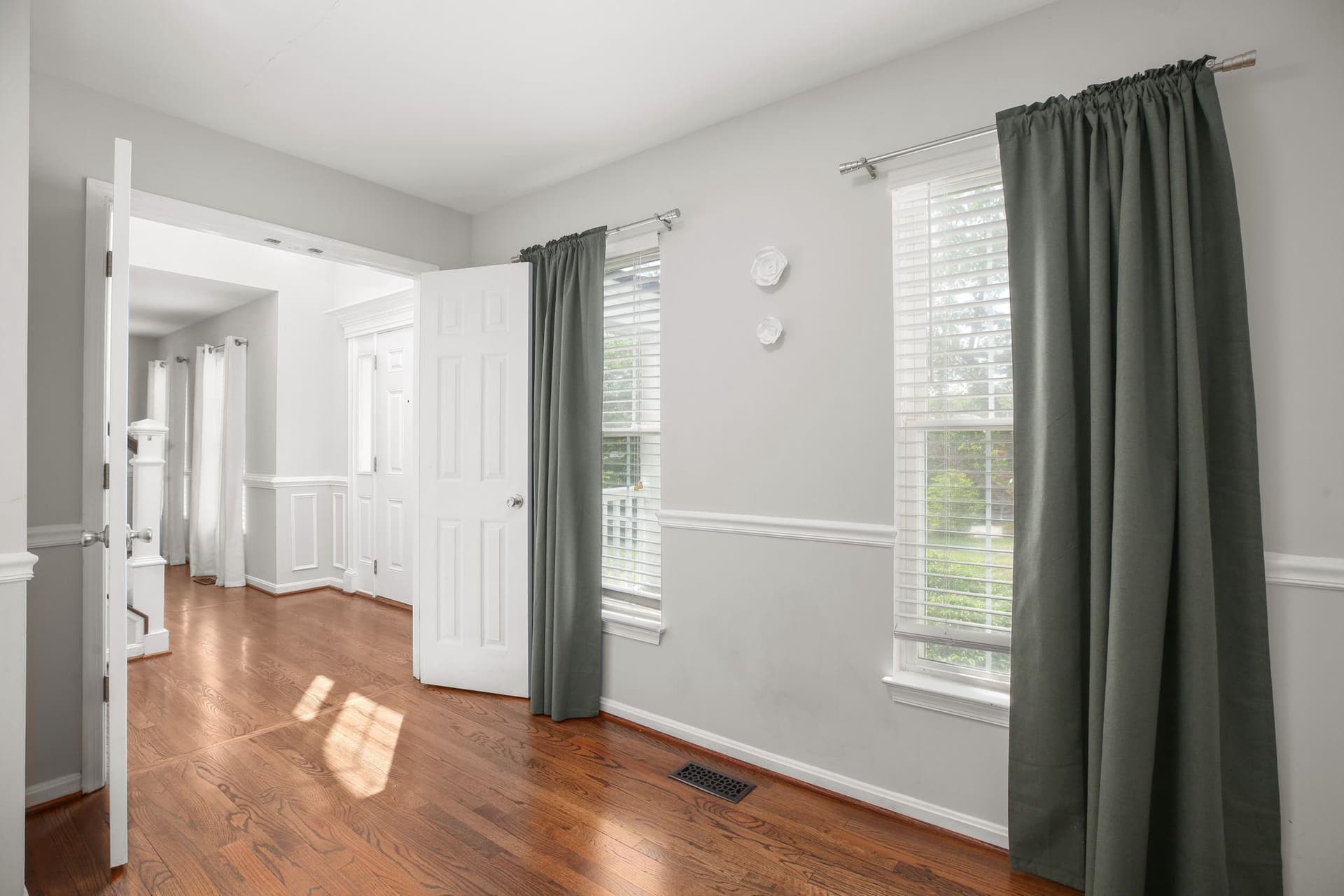 10205 N Hampton Ln photo 18