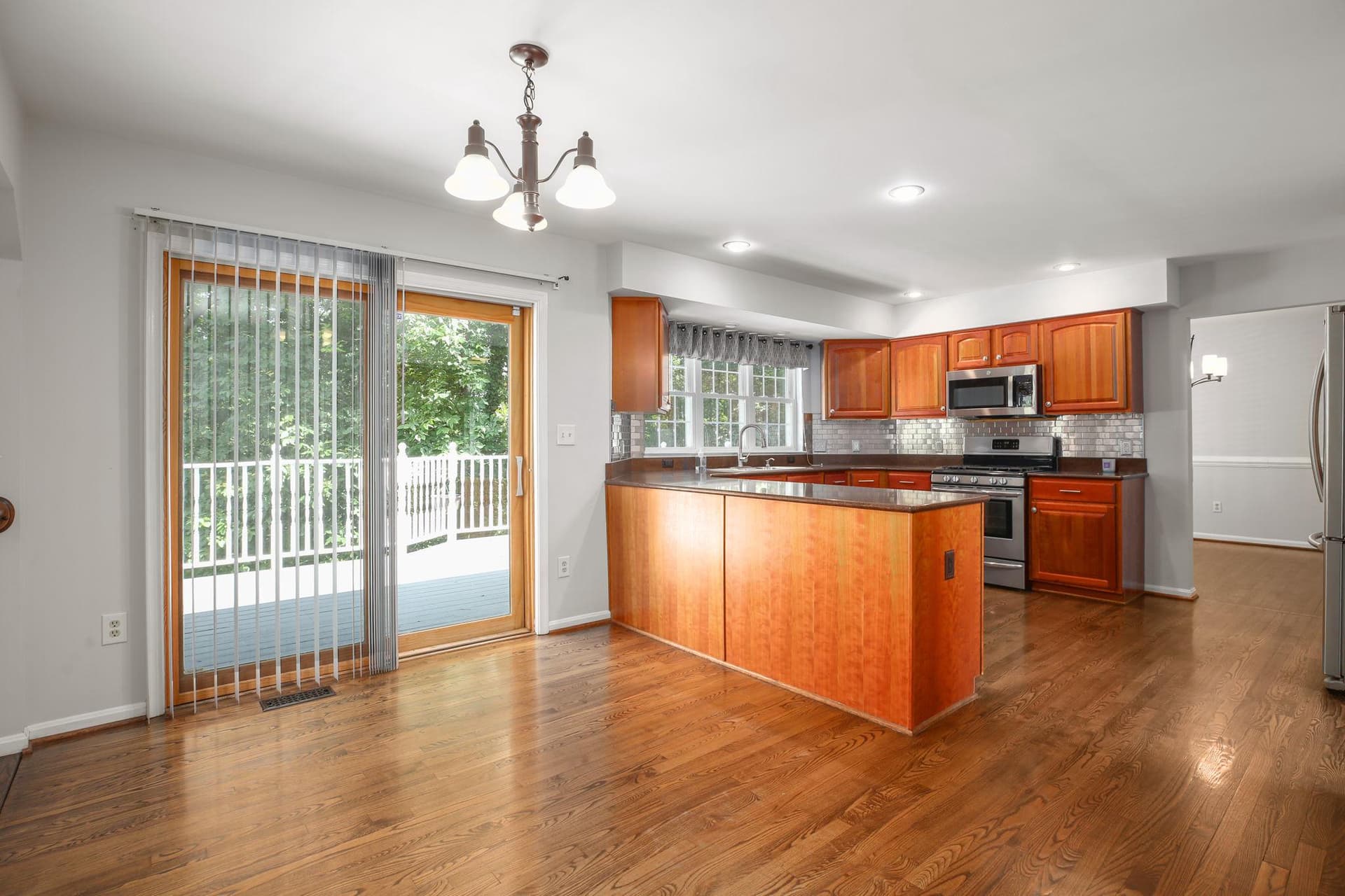 10205 N Hampton Ln photo 3