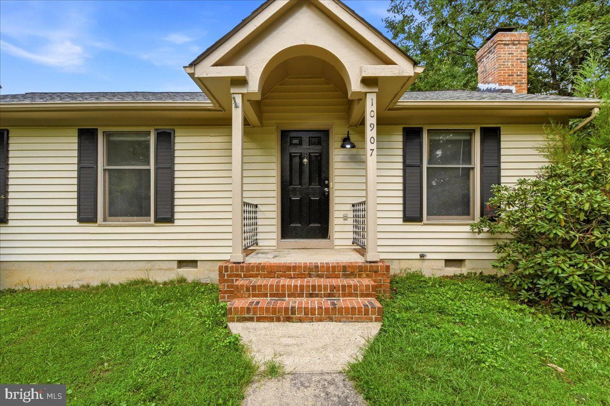10907 Stockade Drive photo 4