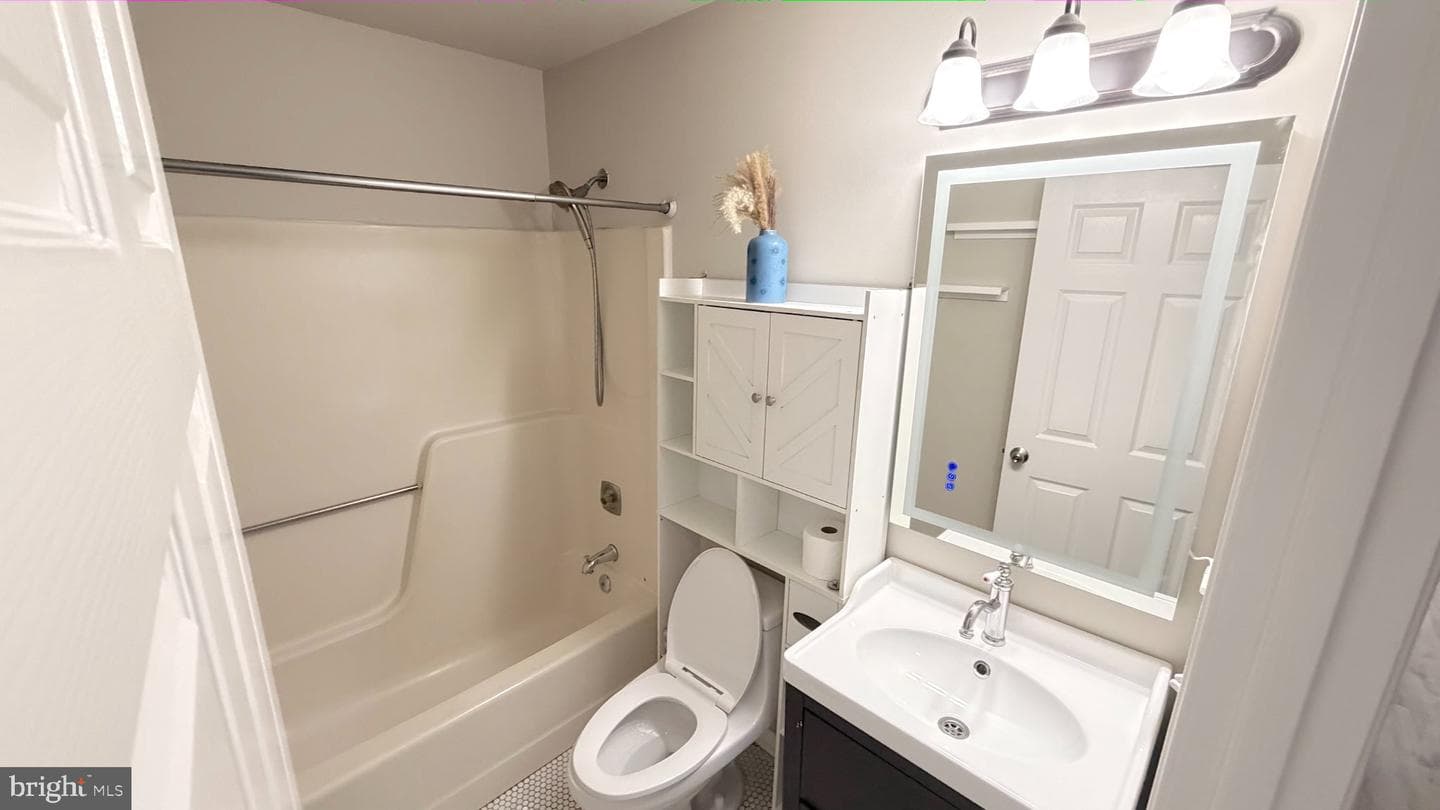 304 Albany Street photo 11