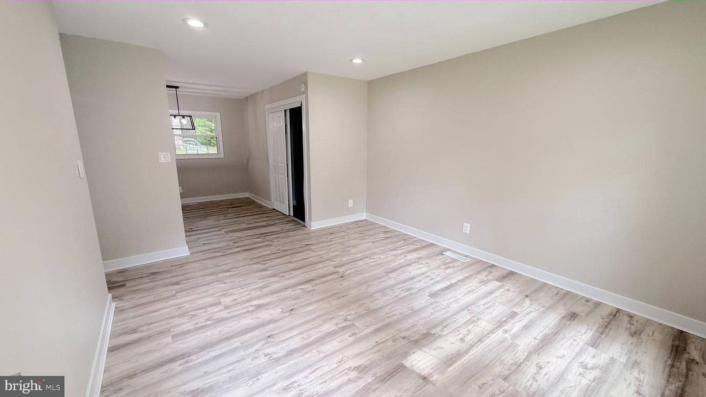 304 Albany Street photo 4