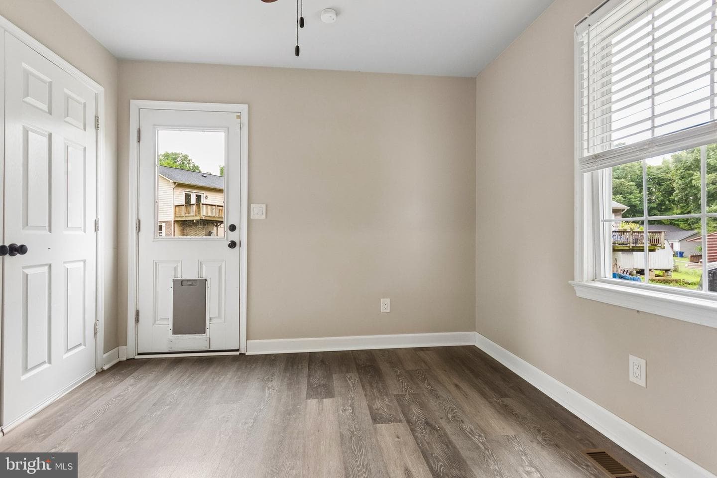 343 Albany Street photo 11