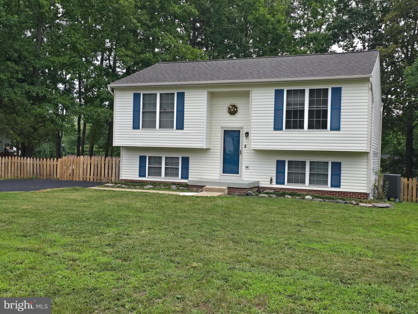 11913 Hunting Ridge Drive photo 3