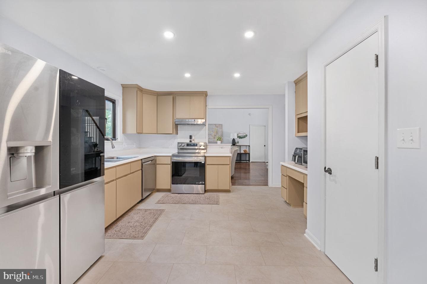 12504 Hawkins Lane photo 37