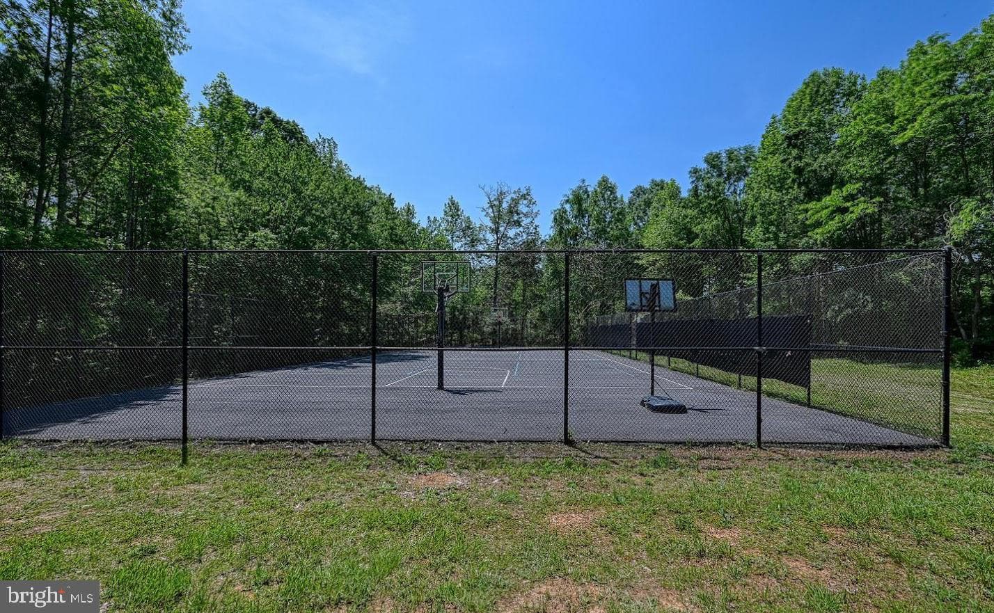 5301 Wyndemere Circle photo 46