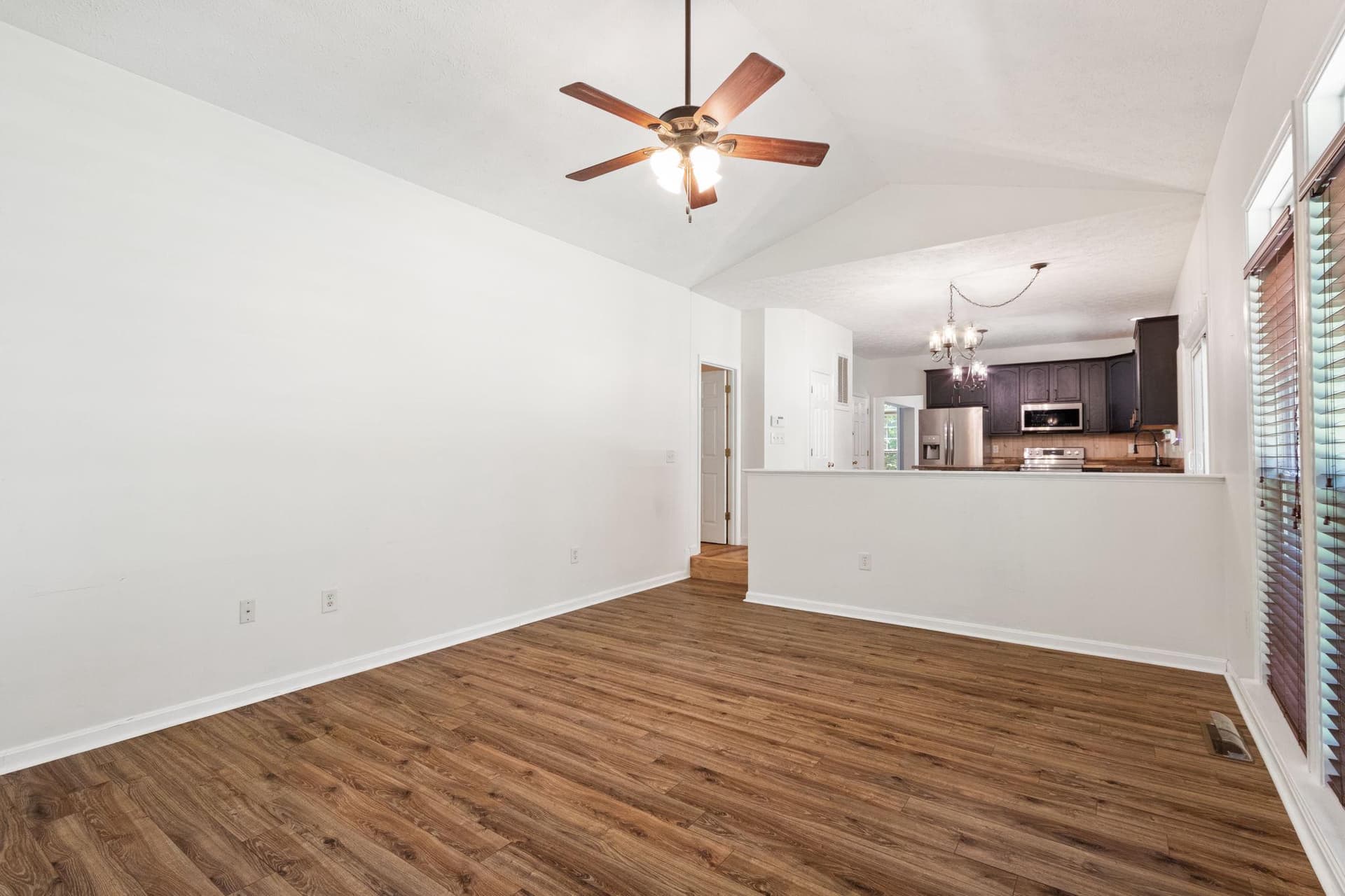 9516 Post Lane photo 24