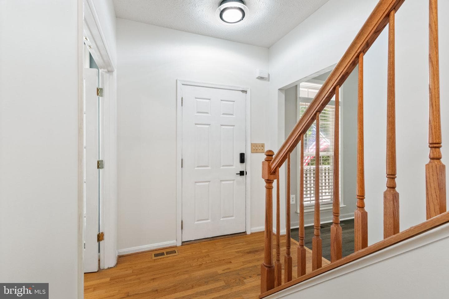 9516 Post Lane photo 5