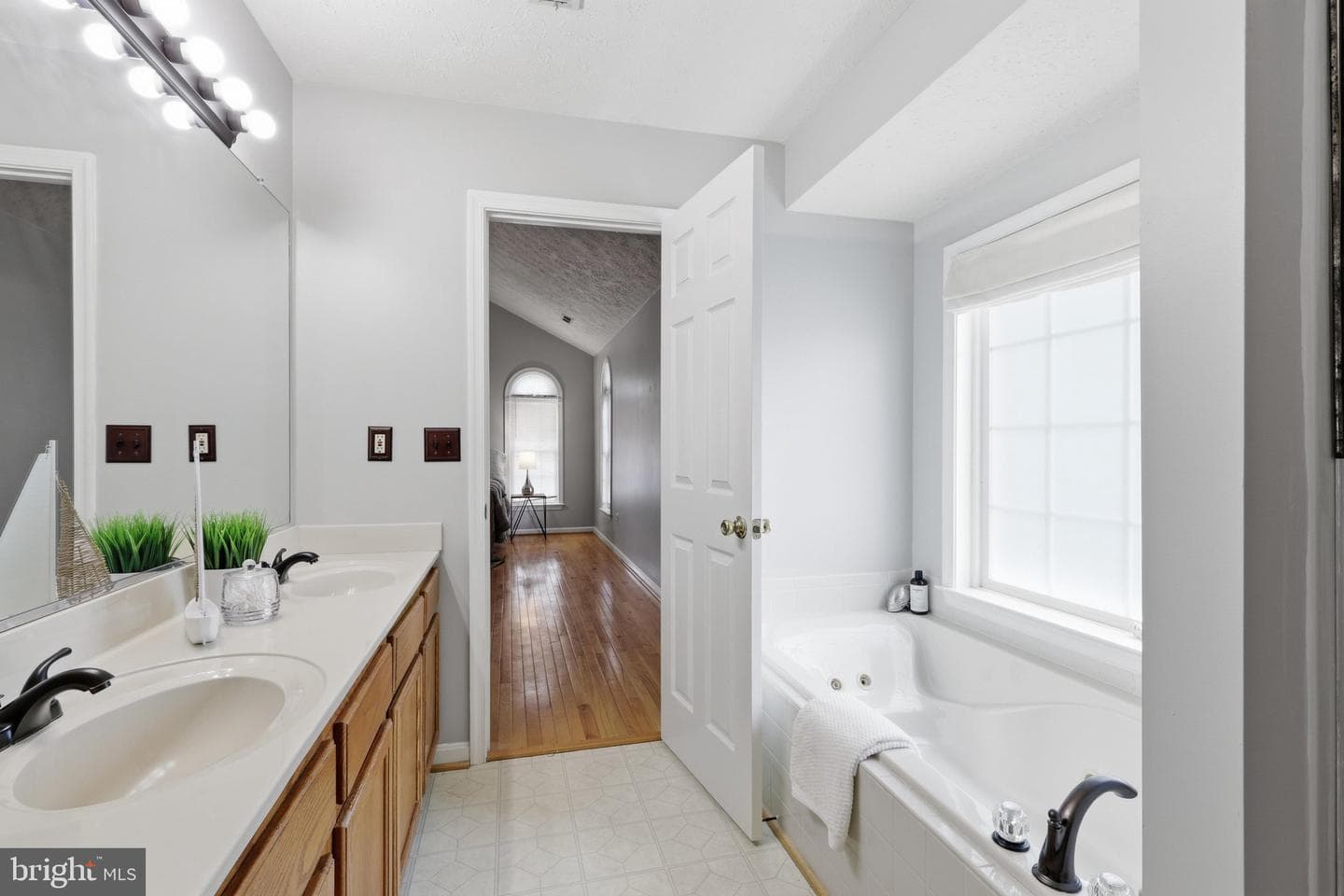 10108 Ballston Rd photo 31
