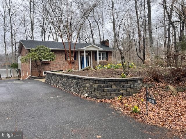 1014 Lakeview Drive photo 2