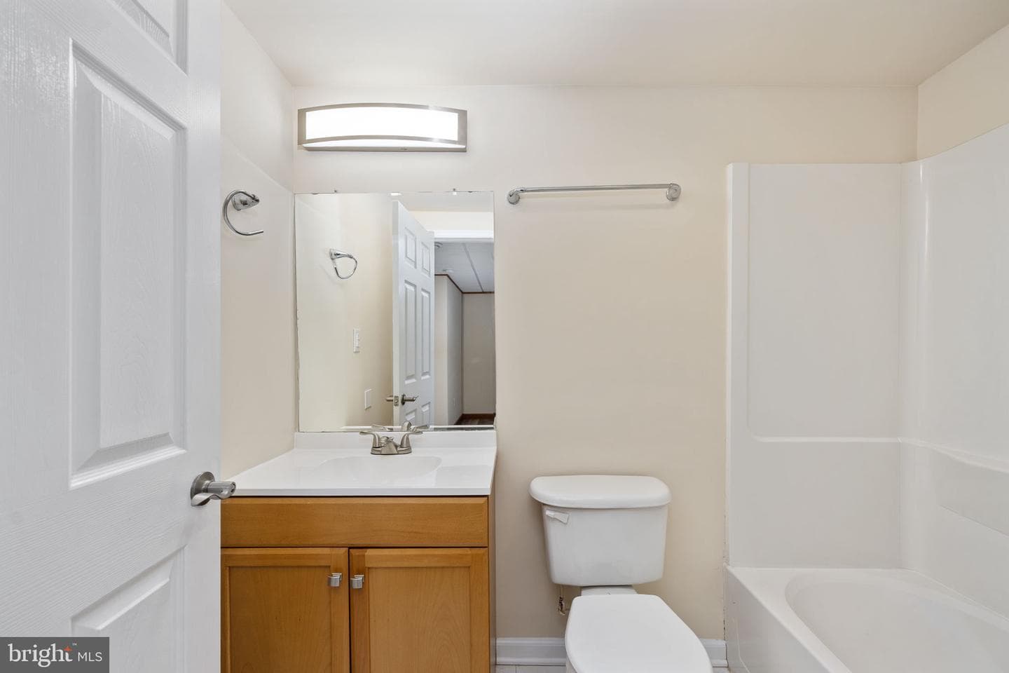 8 Newport Court photo 60