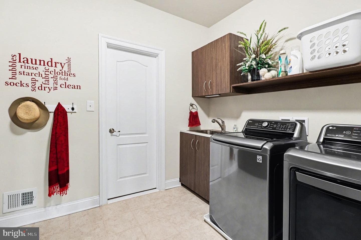 165 Edgewater Drive photo 42