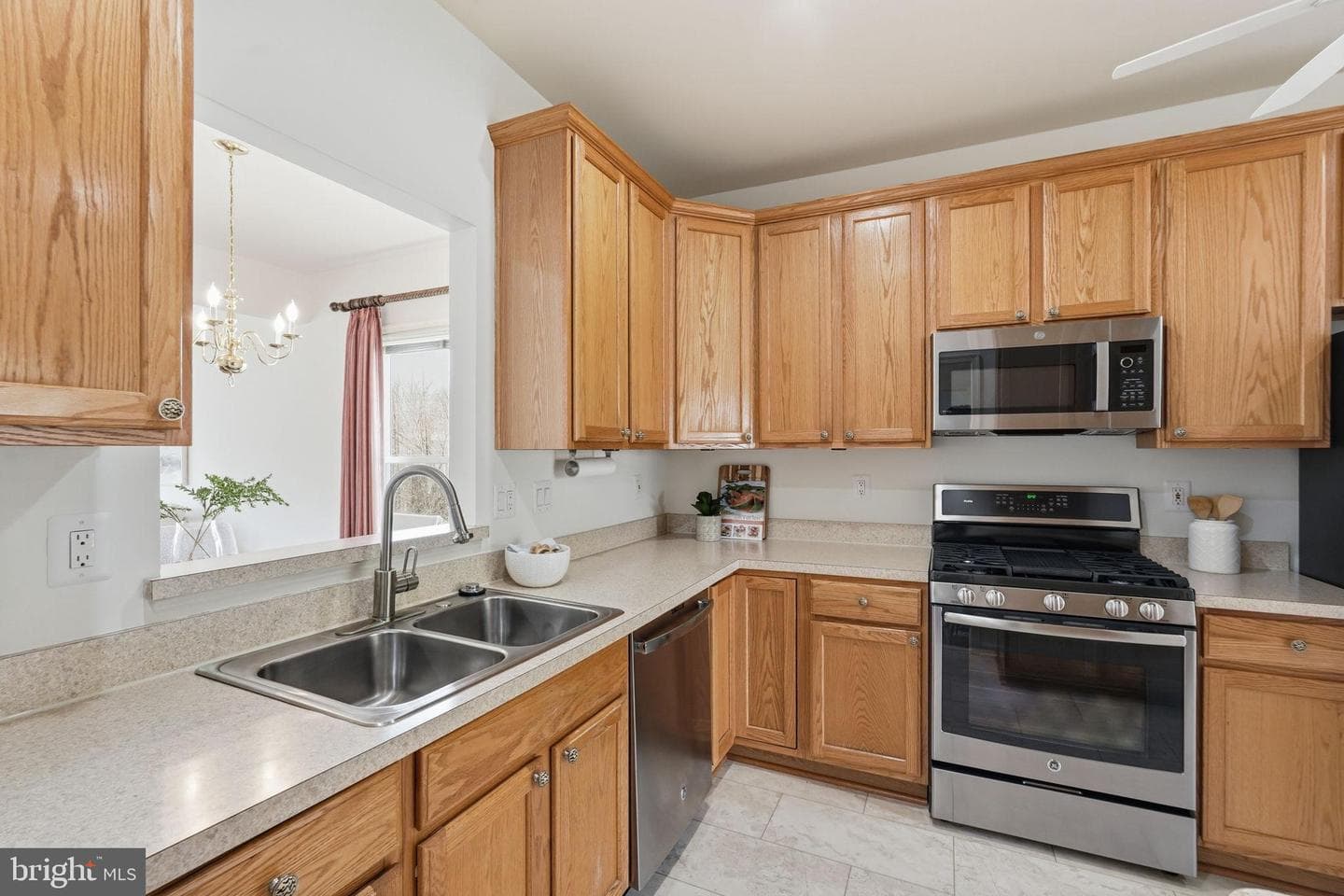 190 Bridgewater Circle photo 8