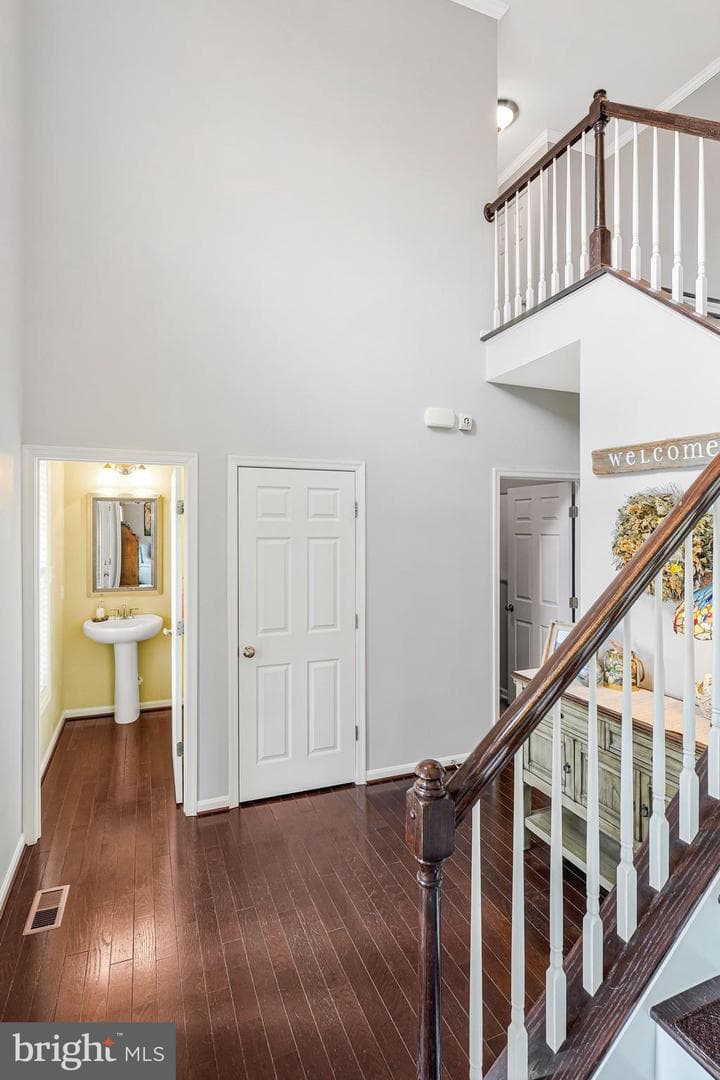 40 Evanston Court photo 11