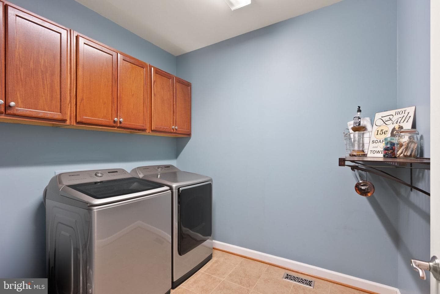 75 Regal Lane photo 31