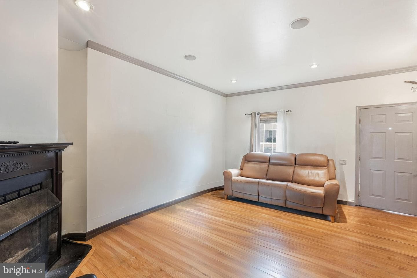 205 Braemar Place photo 2