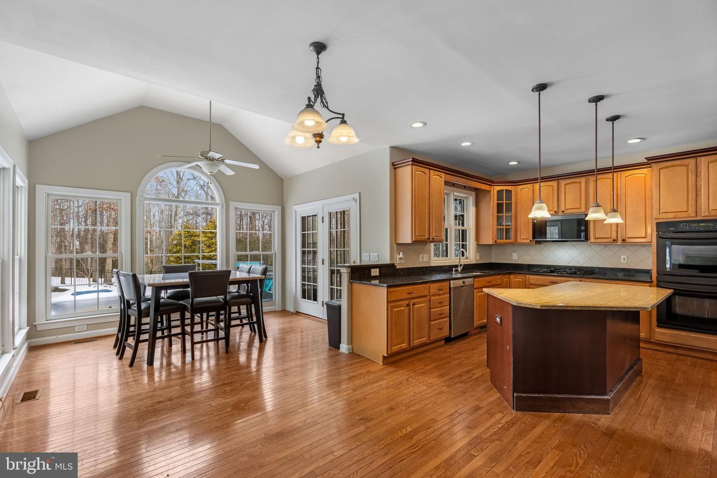 110 Kane Way photo 5