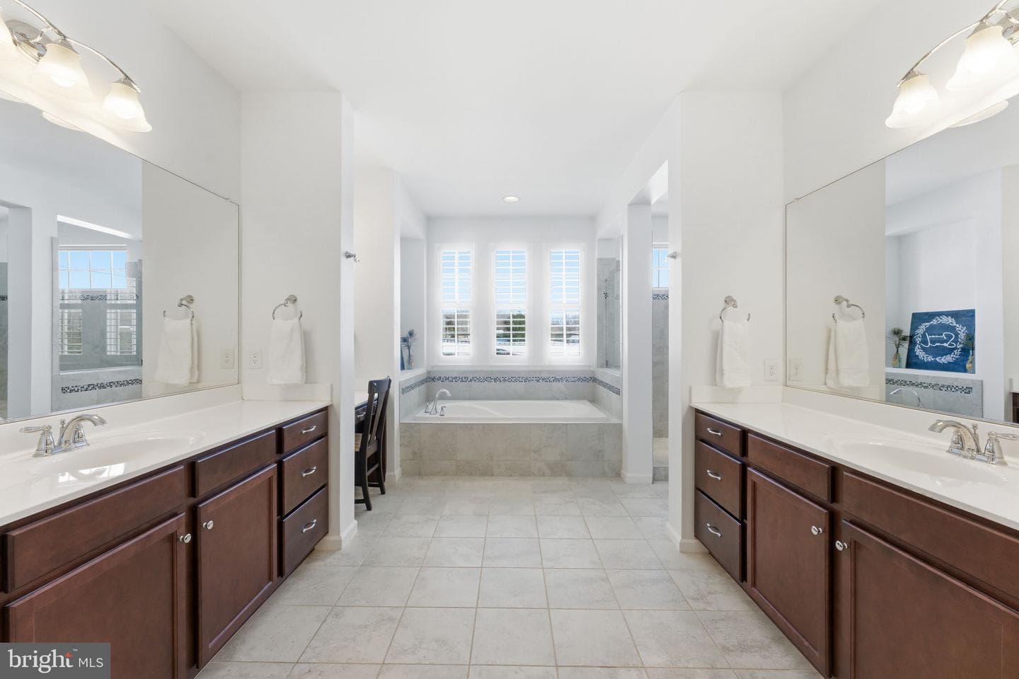40 Edgewater Drive photo 48