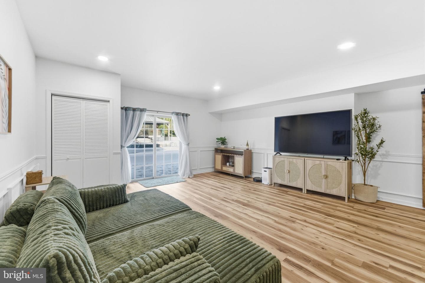 40 Edgewater Drive photo 64