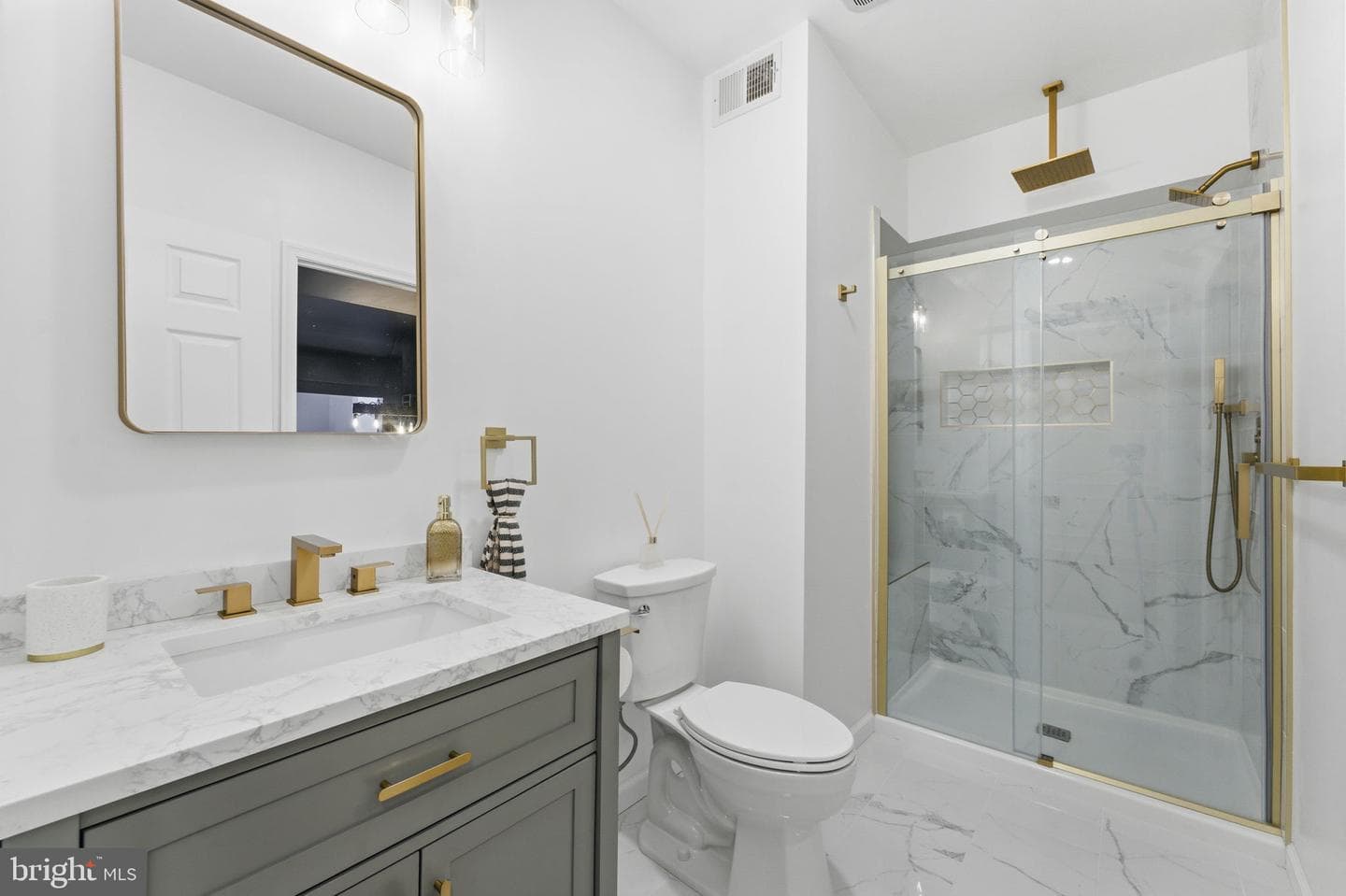 40 Edgewater Drive photo 72