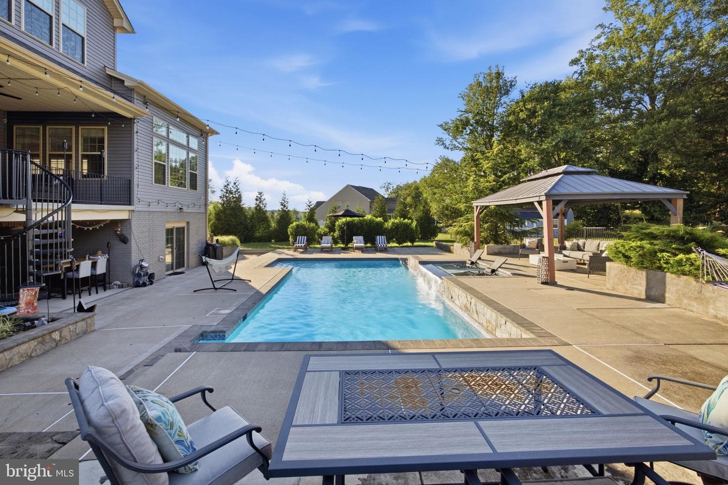 40 Edgewater Drive photo 9