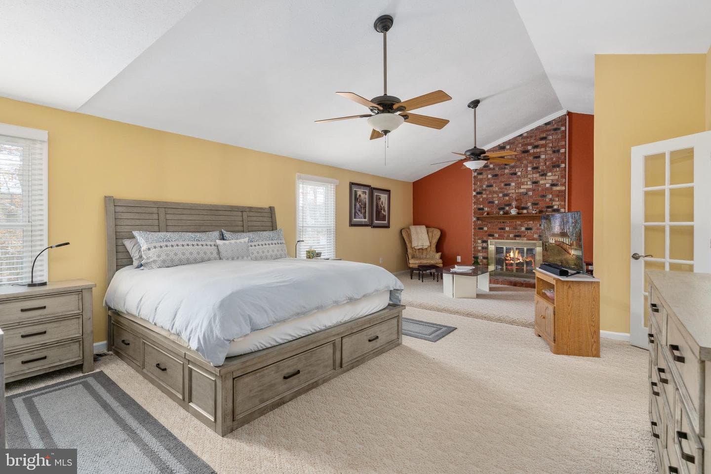 2018 Victoria Drive photo 17