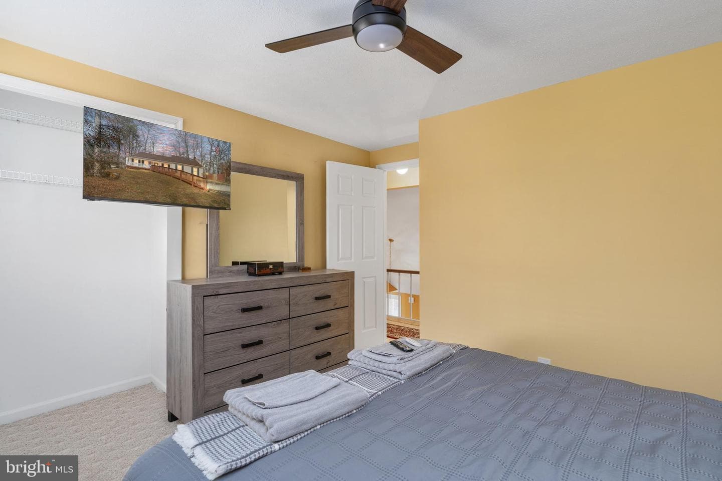 2018 Victoria Drive photo 30