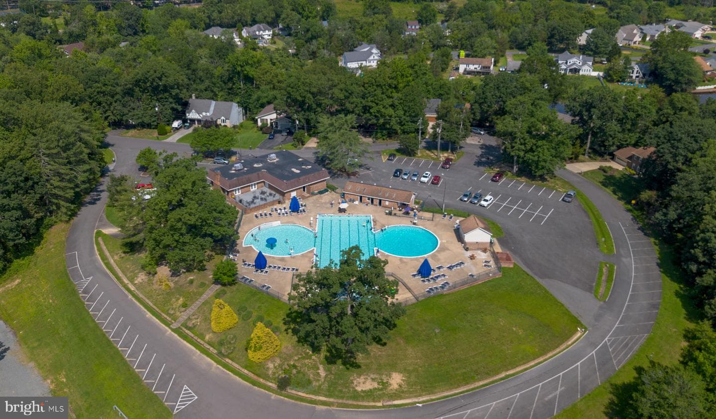 2018 Victoria Drive photo 45