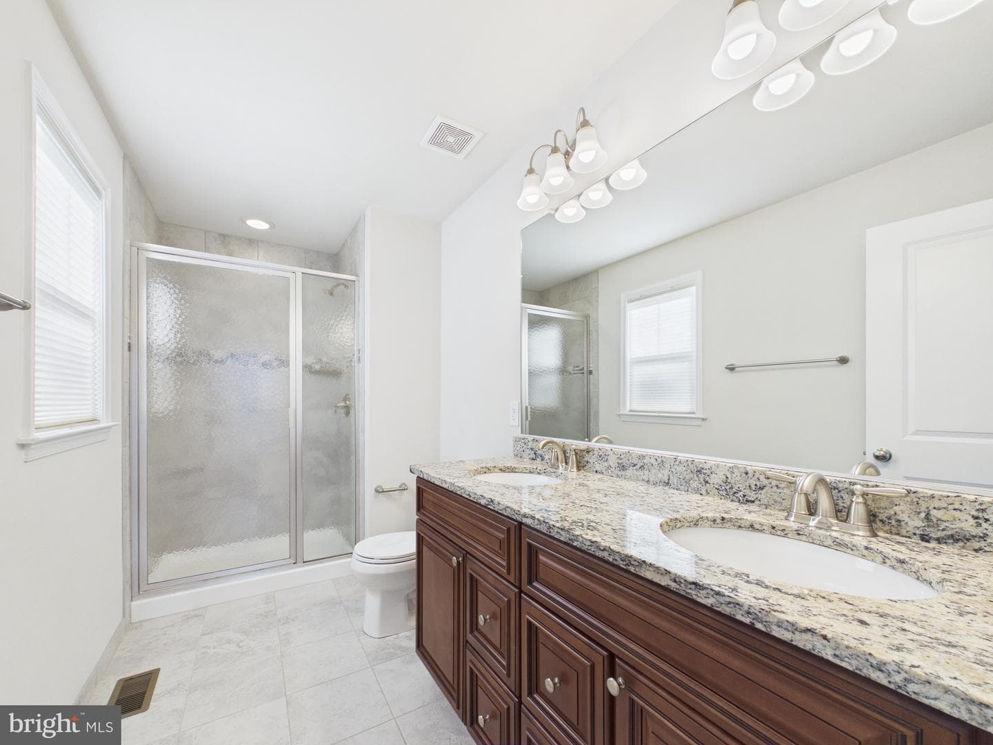 8 Howard Circle photo 16