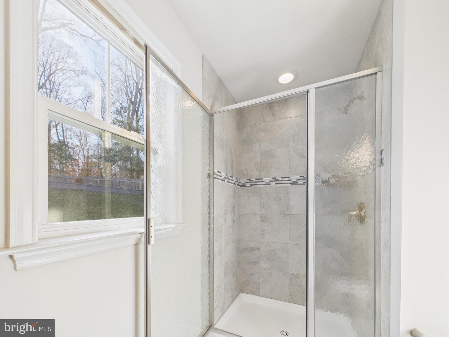 8 Howard Circle photo 17