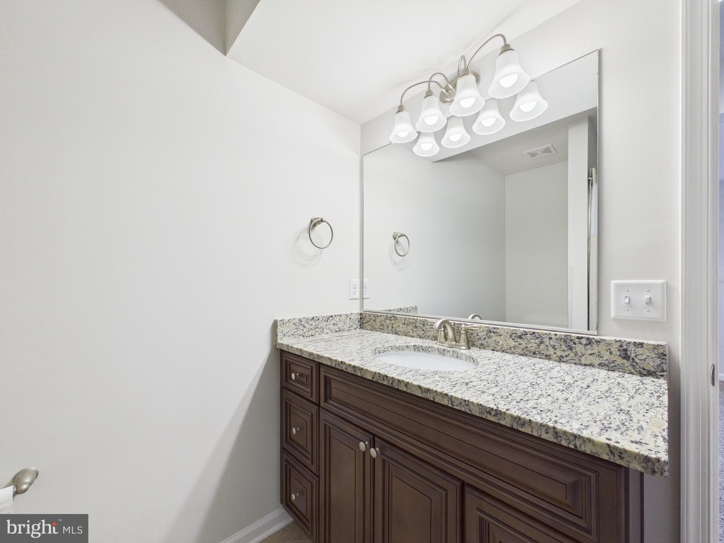 8 Howard Circle photo 24