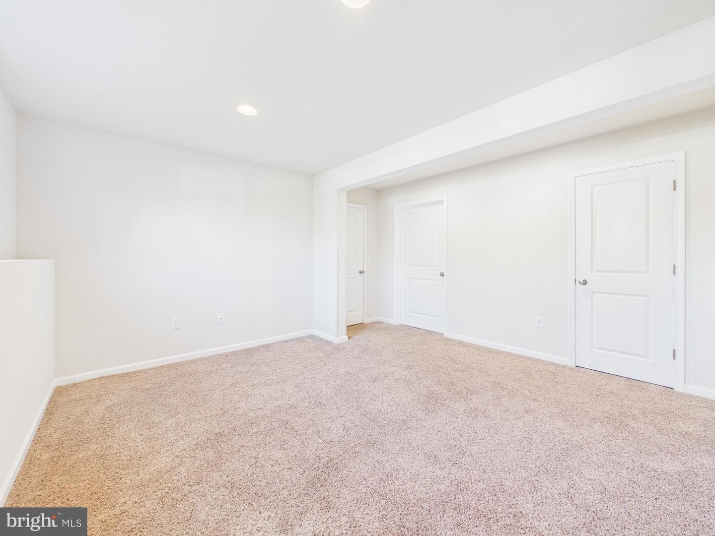 8 Howard Circle photo 26