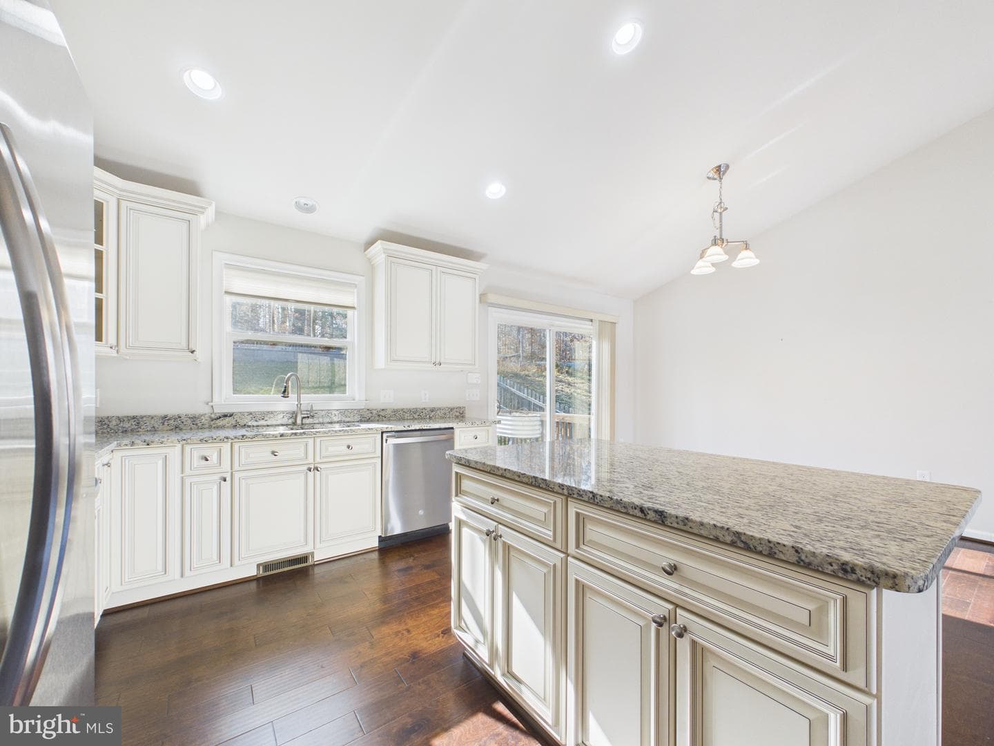 8 Howard Circle photo 7