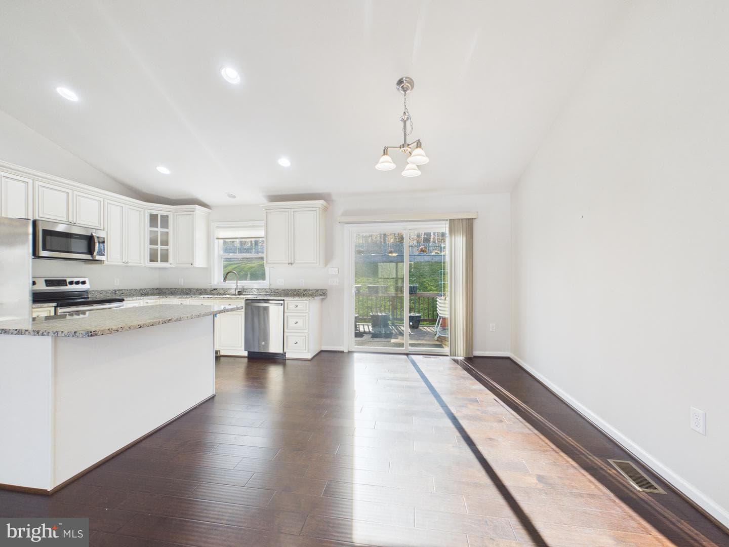 8 Howard Circle photo 8