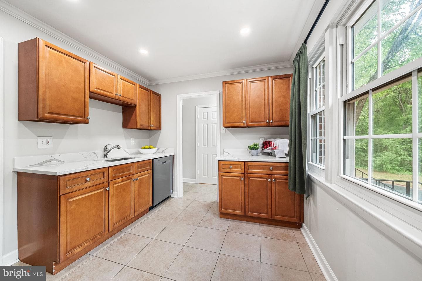1127 James Madison Circle photo 12