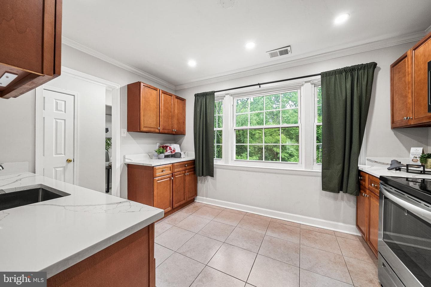 1127 James Madison Circle photo 14