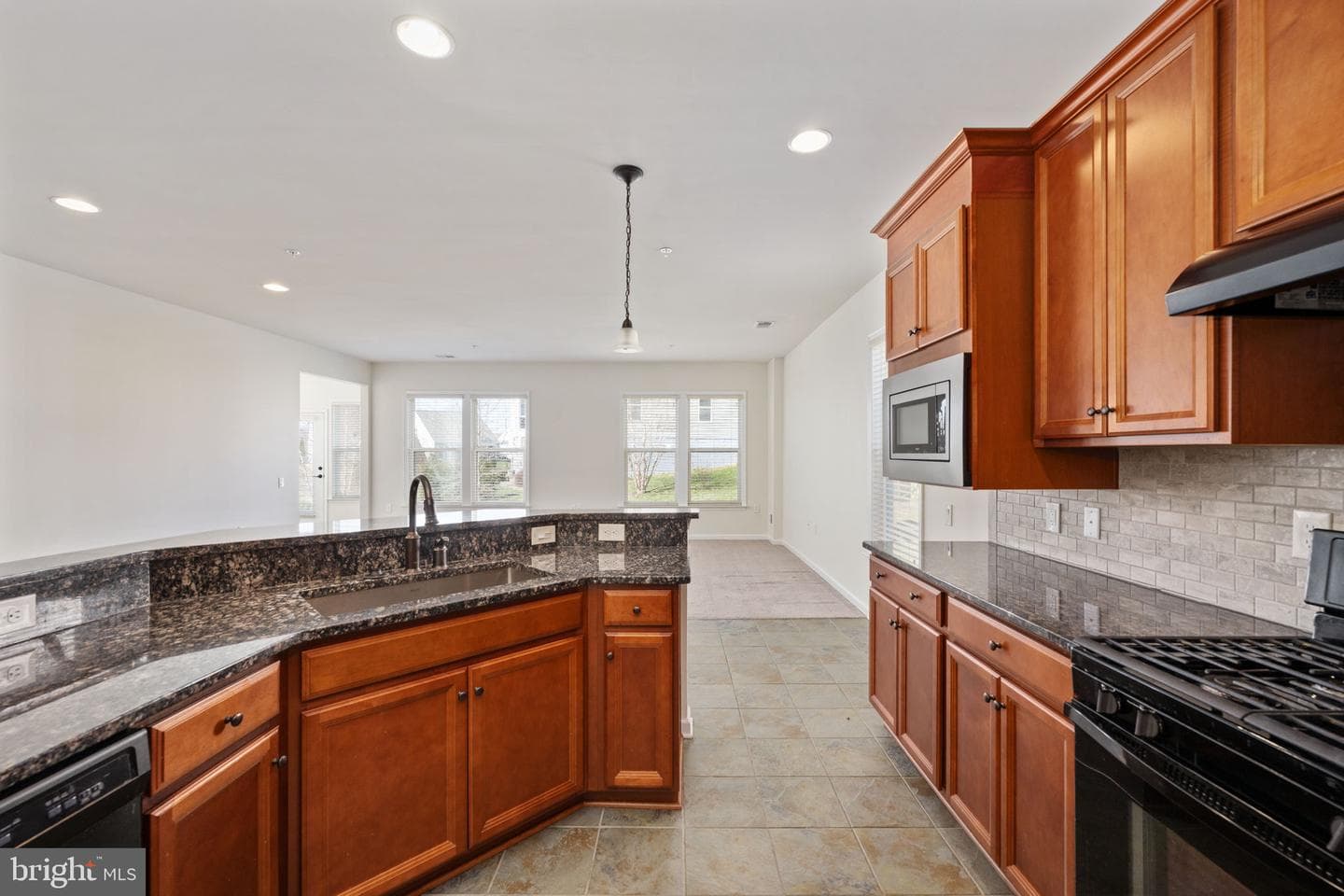 196 Denison Street photo 23