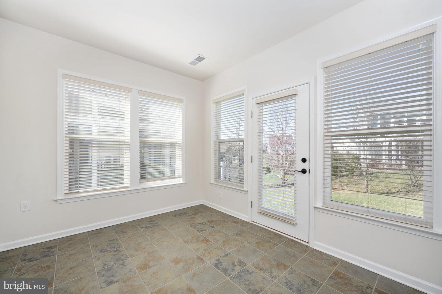 196 Denison Street photo 31