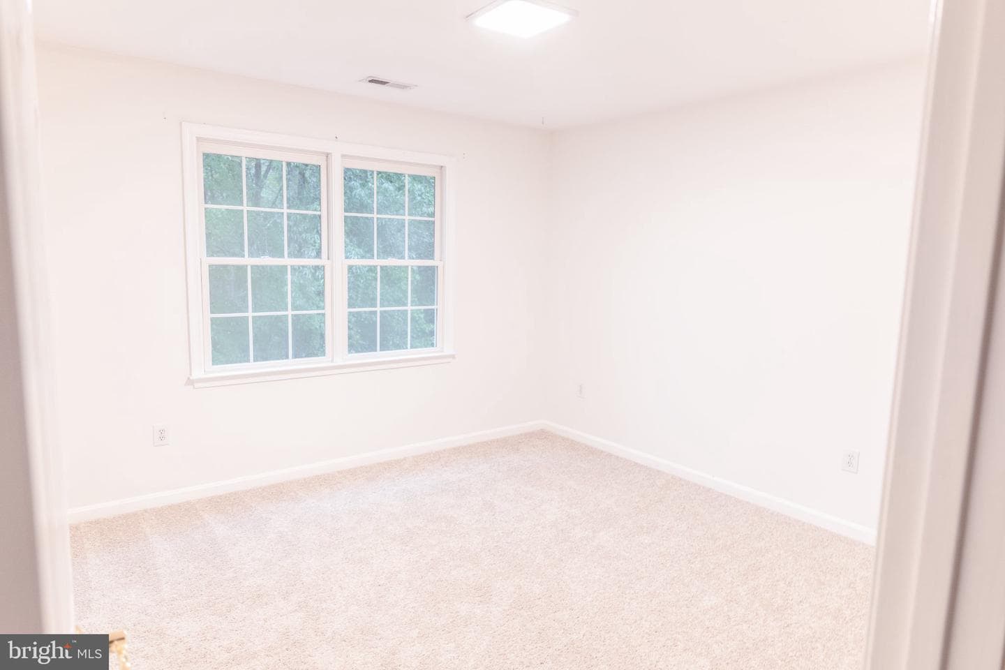 73 Village Grove Road photo 29