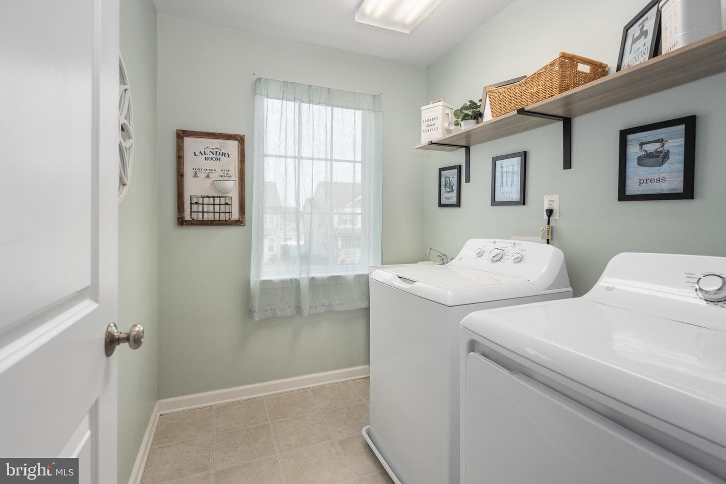 960 Coastal Avenue photo 32