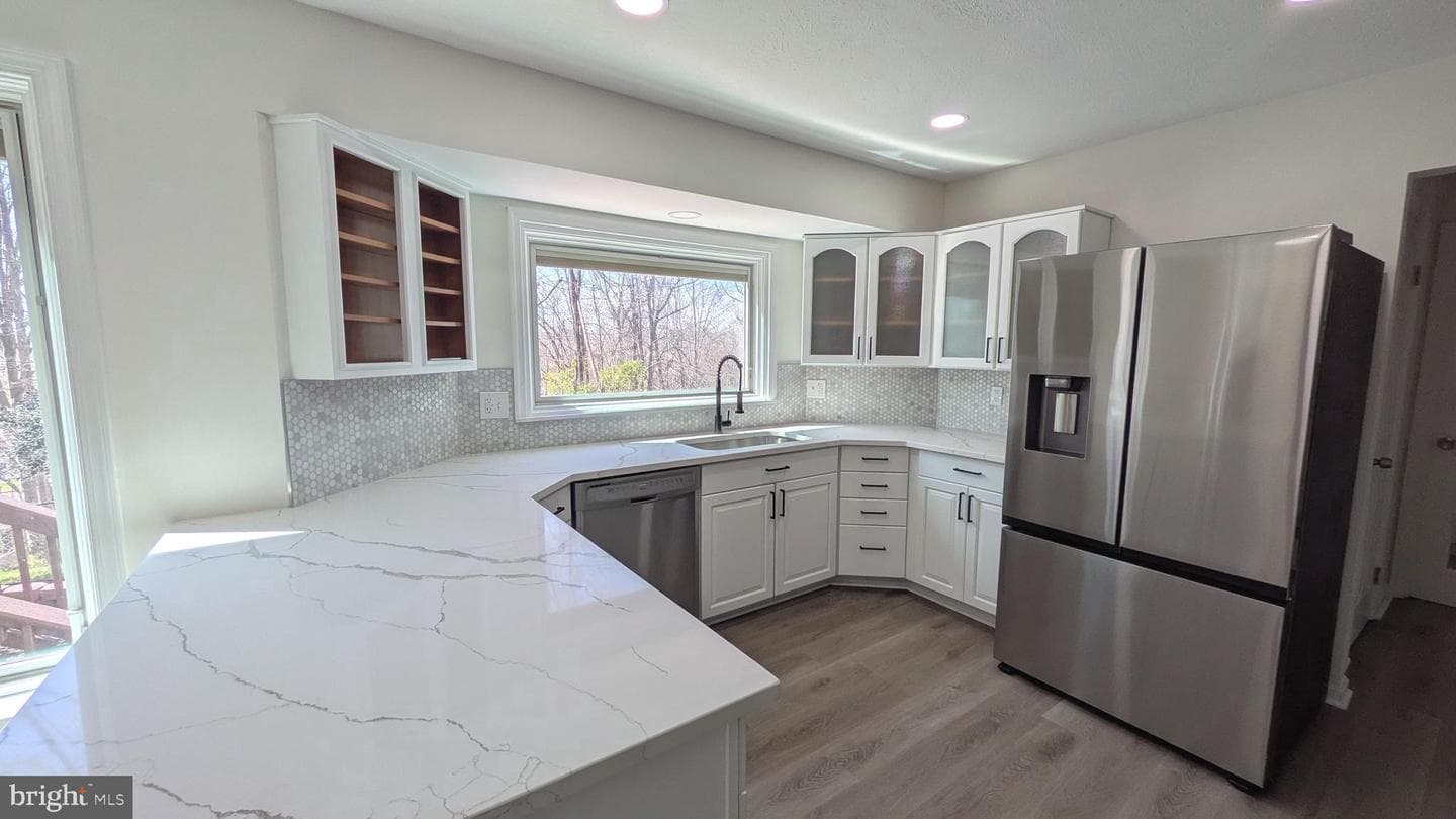 205 Admiral Cove photo 5