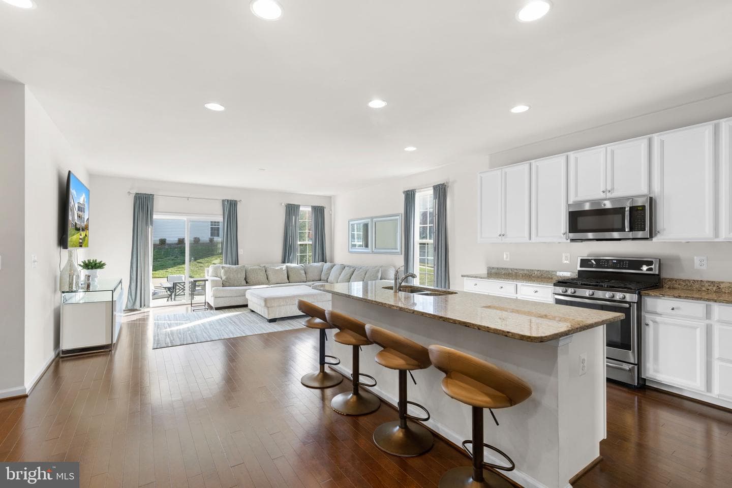 220 Almond Drive photo 9