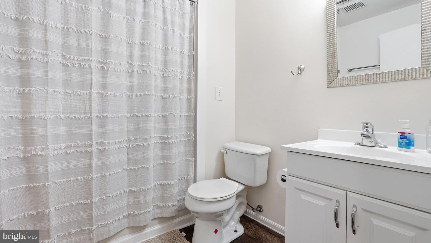 4 Exeter Lane photo 33