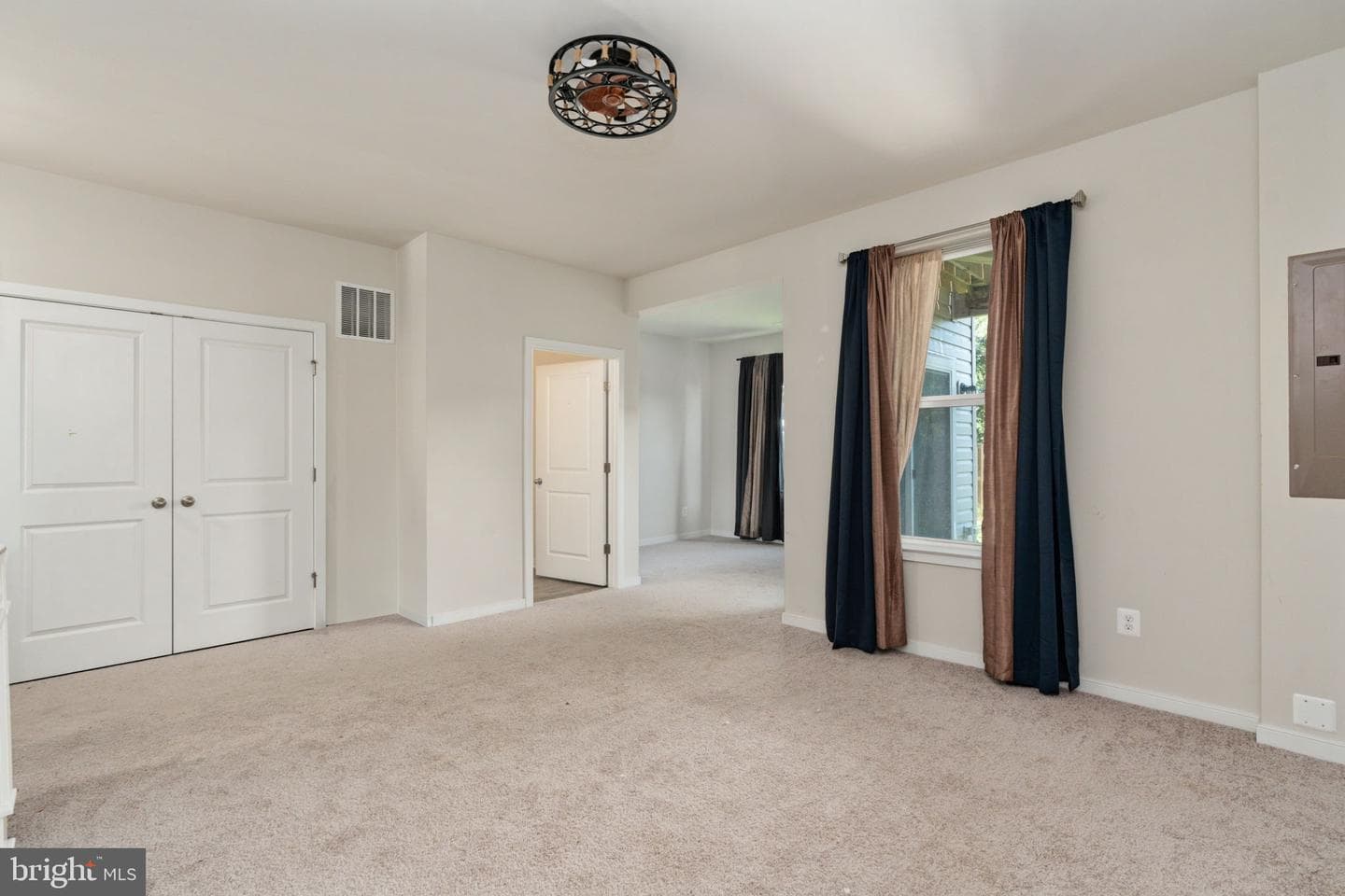 424 Honeyberry Lane photo 11