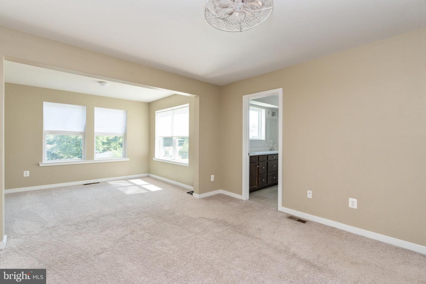 424 Honeyberry Lane photo 32