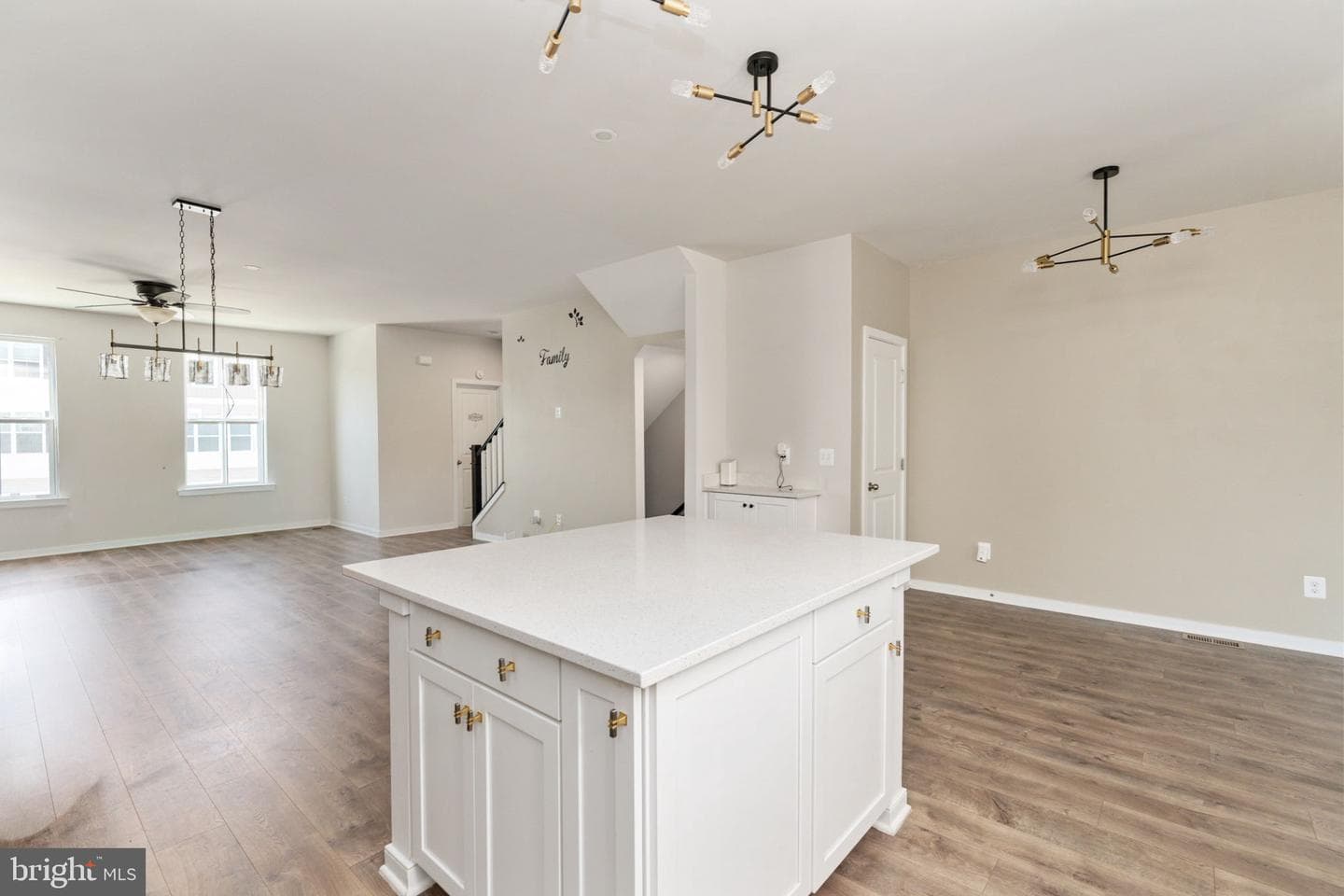 424 Honeyberry Lane photo 6
