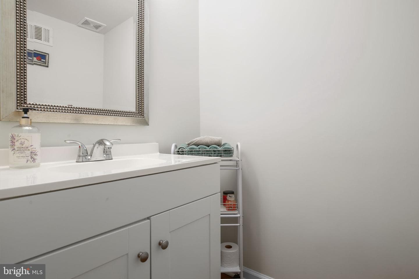 1109 Thomas Jefferson Place photo 12