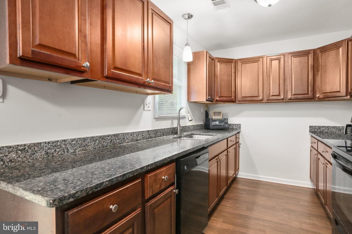 1109 Thomas Jefferson Place photo 14