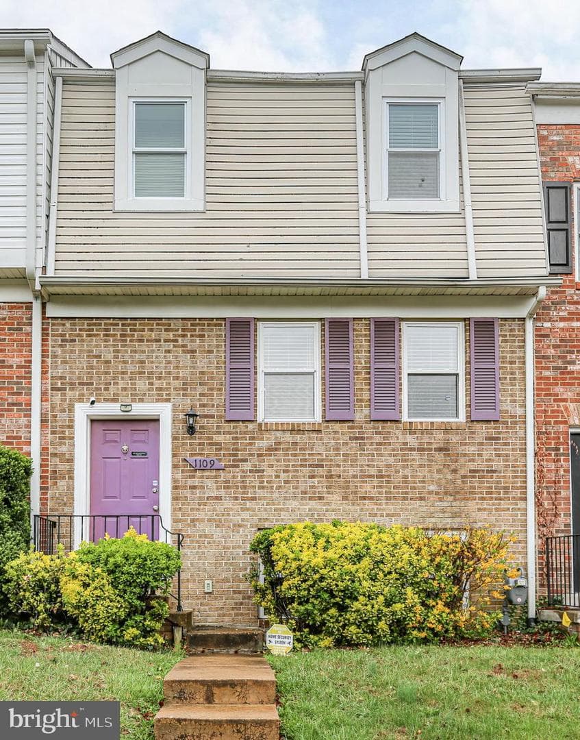 1109 Thomas Jefferson Place photo 2