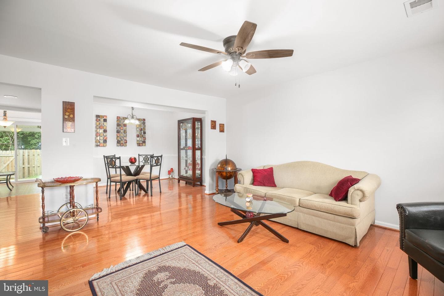 1109 Thomas Jefferson Place photo 3